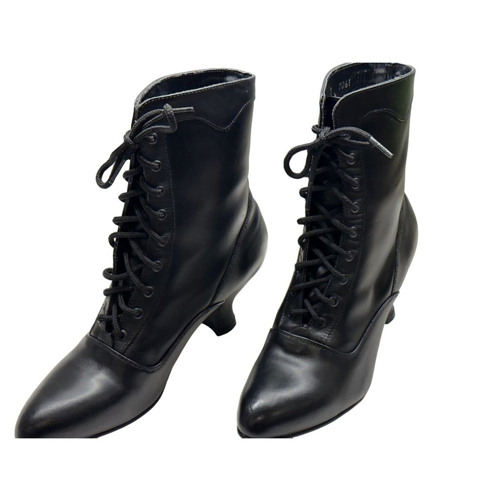 Vintage Victorian Style Oak Tree Farms - Short Boots